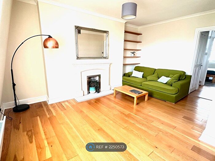 1 Bedroom Flat To Rent In First Avenue, Hove, BN3