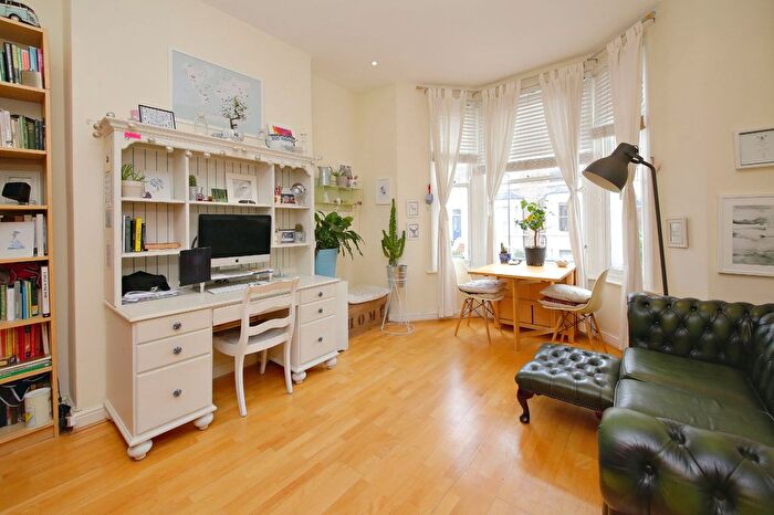 1 Bedroom Flat To Rent In Portnall Road, Queens Park, W9
