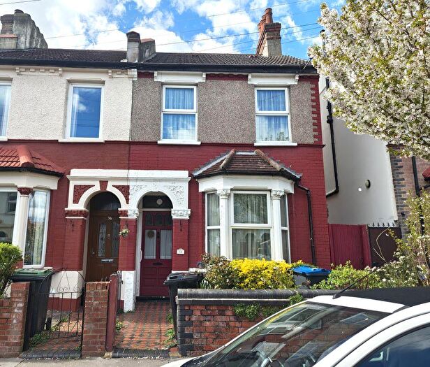 3 Bedroom End Of Terrace House For Sale In Coniston Road, Croydon, CR0