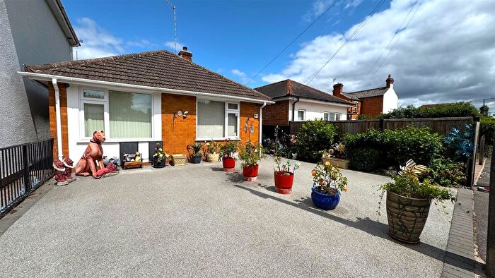 2 Bedroom Detached Bungalow For Sale In Barn Close, St Johns, Worcester, WR2