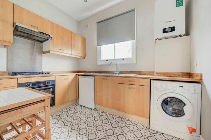 1 Bedroom Flat To Rent In Brondesbury Road, Queen's Park, London, NW6