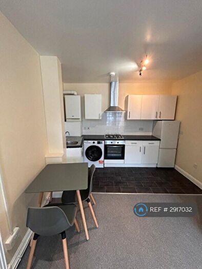2 Bedroom Flat To Rent In Balham High Road, London, SW12