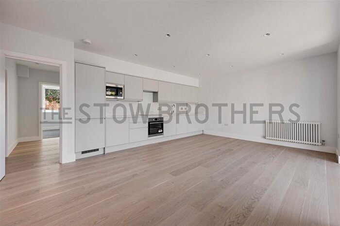 3 Bedroom Flat To Rent In A Grosvenor Park Road, Walthamstow, E17