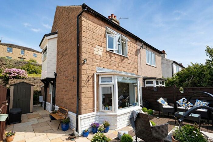 2 Bedroom Semi Detached House For Sale In Sunnybank Crescent, Greetland, Halifax, West Yorkshire, HX4