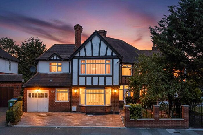 6 Bedroom Semi Detached House For Sale In East Lane, Wembley, HA0