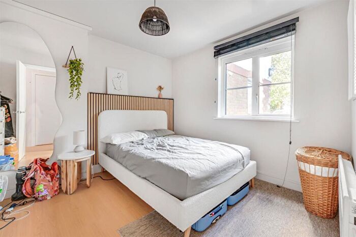 1 Bedroom Flat To Rent In Kendal Court, East Sheen, SW14