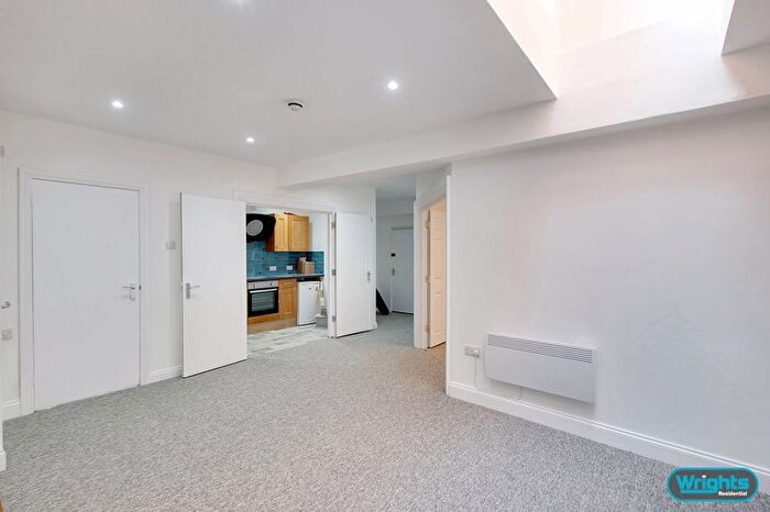 2 Bedroom Flat To Rent In Lymore Gardens, Bath, BA2