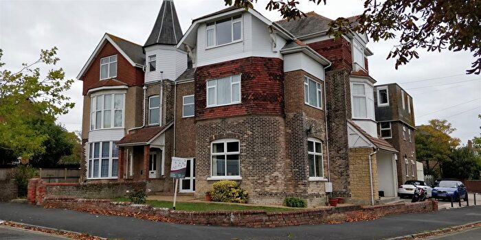 2 Bedroom Flat To Rent In Carlton Road South, Weymouth, DT4