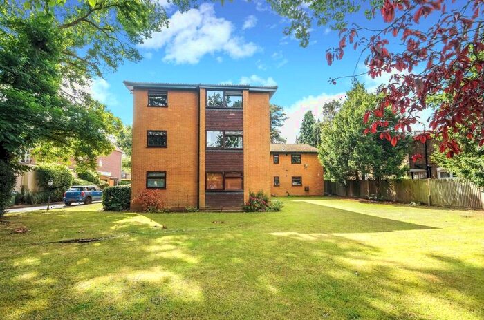 2 Bedroom Flat To Rent In Rydens Road, Walton-On-Thames, KT12