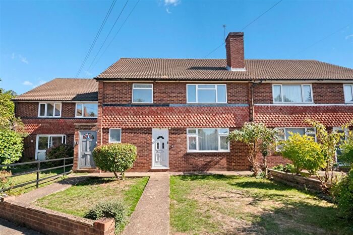 2 Bedroom Maisonette For Sale In Dunleary Close, Hounslow, Whitton, TW4