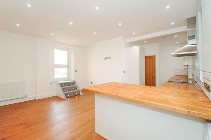 1 Bedroom Apartment To Rent In High Street, Newmarket, CB8