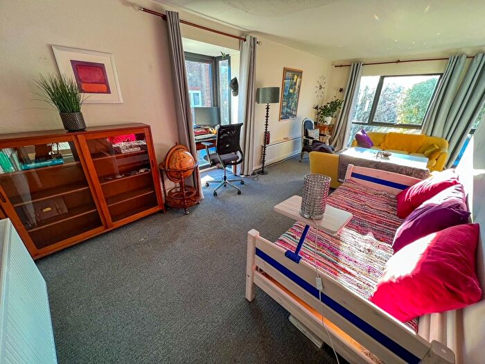 1 Bedroom End Of Terrace House For Sale In Winchilsea Crescent, West Molesey, KT8