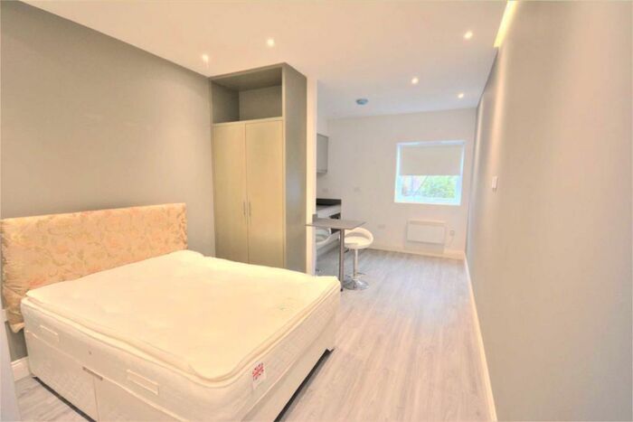 Studio To Rent In Colindale Avenue, London, NW9