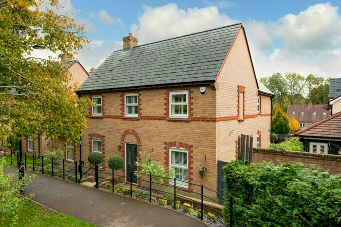 4 Bedroom Detached House To Rent In Phoenix Walk, Hemel Hempstead, HP2