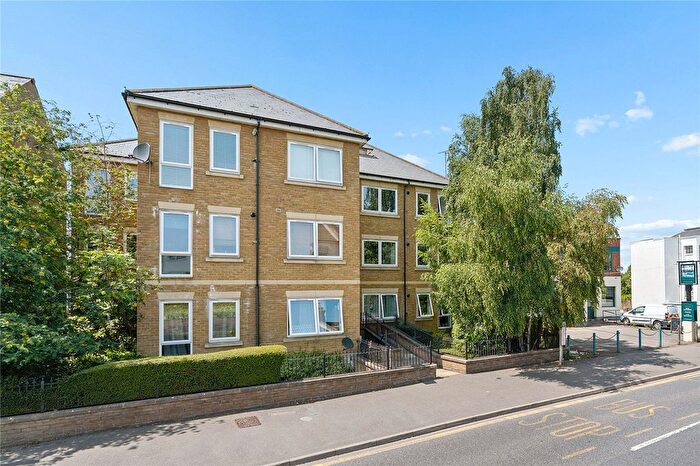 2 Bedroom Flat For Sale In Wrotham Road, Gravesend, Kent, DA11