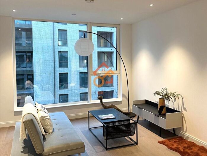 2 Bedroom Flat To Rent In Phoenix Court, Kennington Lane, London, SE11