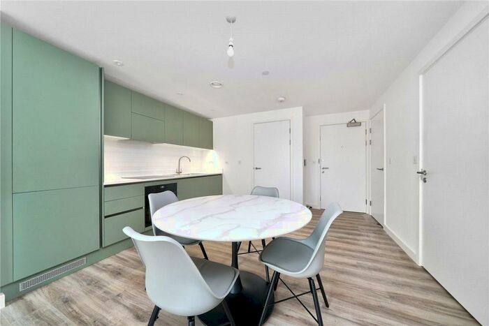 2 Bedroom Apartment To Rent In Viva Court, Kimpton Road, Luton, LU2