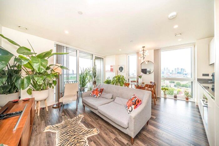 2 Bedroom Flat To Rent In Cobalt Tower, Moulding Lane, London, SE14