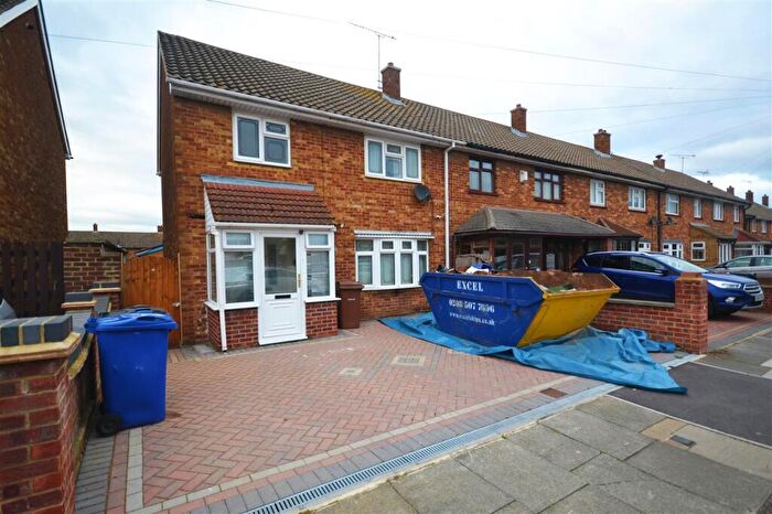 3 Bedroom End Of Terrace House To Rent In Longhouse Road, Chadwell St.Mary, RM16