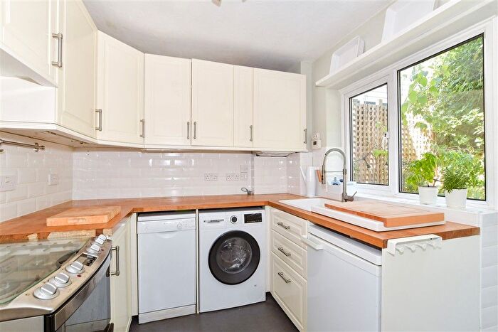 4 Bedroom Detached House For Sale In Redleaf Close, Tunbridge Wells, Kent, TN2