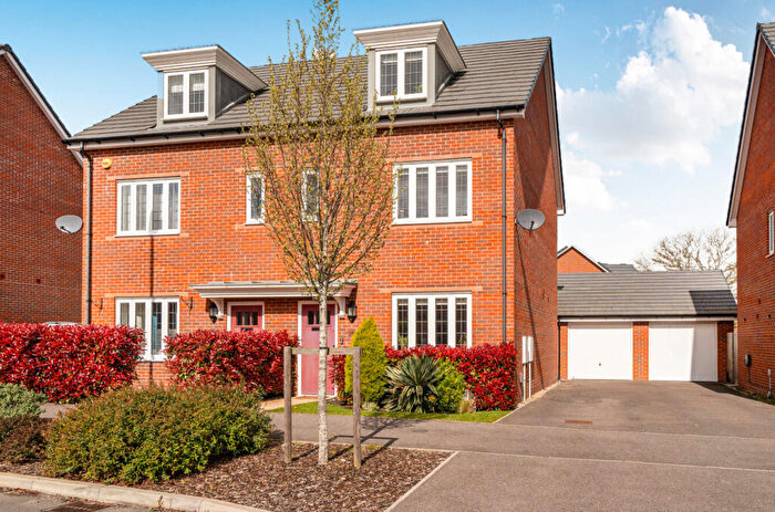 3 Bedroom Semi Detached House For Sale In Hunstanton Drive, Binfield, Bracknell, Berkshire, RG42