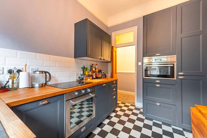 3 Bedroom Flat For Sale In Lechmere Road, Willesden Green, London, NW2
