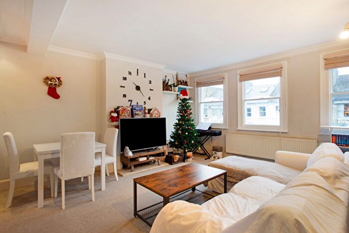2 Bedroom Flat To Rent In Tournay Road, London, SW6