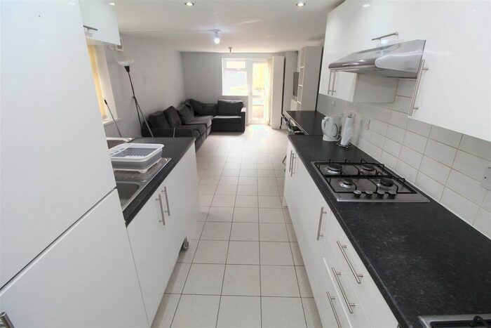 7 Bedroom Property To Rent In Hirwain Street, Cathays, Cardiff, CF24