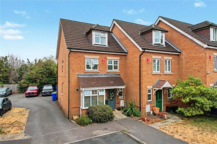 4 Bedroom End Of Terrace House For Sale In Alfonso Close, Aldershot, Hampshire, GU12