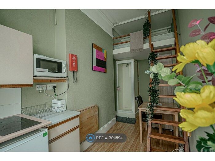 Studio To Rent In Castletown Road, London, W14