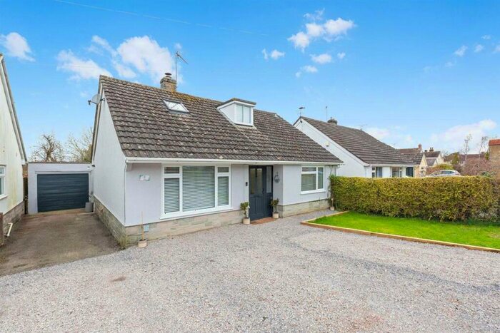 3 Bedroom Chalet For Sale In Clarendon Close, Gillingham, SP8