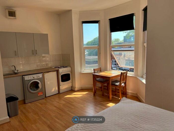 Studio To Rent In Thornlaw Road, London, SE27