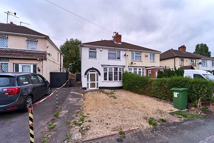 3 Bedroom Semi-detached House For Sale In Taylor Road, Wolverhampton, WV4