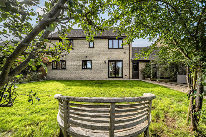 4 Bedroom Detached House For Sale In Blicks Close, Hullavington, SN14