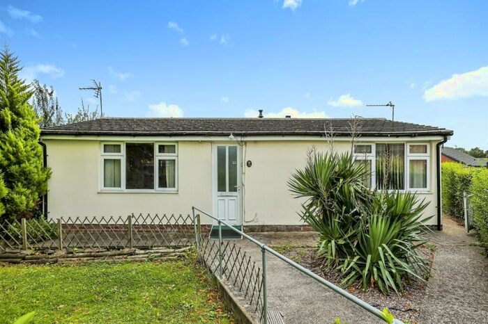 2 Bedroom Bungalow To Rent In Kinross Crescent, Nottingham, NG8