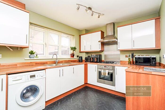 3 Bedroom Detached House For Sale In Runnymede Lane, Kingswood, Hull, HU7