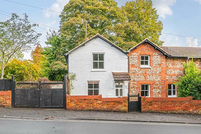 3 Bedroom Cottage To Rent In Henley-on-thames, Oxfordshire, RG9