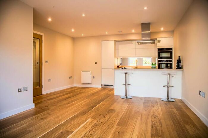 2 Bedroom Flat To Rent In Old Lodge Place, St Margarets, Twickenham, TW1