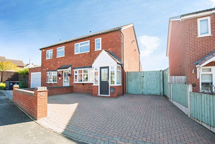 3 Bedroom Semi-Detached House For Sale In Kiln Way, Polesworth, B78