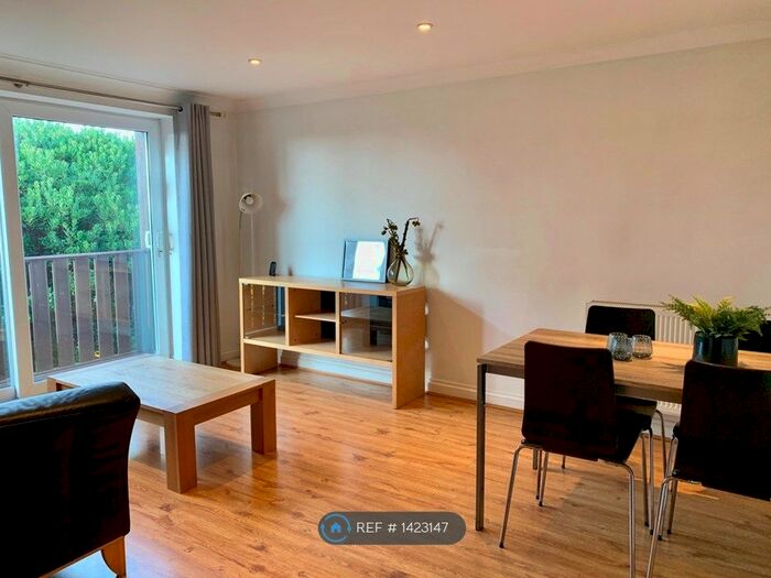 2 Bedroom Flat To Rent In Hill Lane, Southampton, SO15