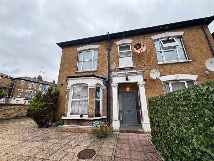 1 Bedroom Flat To Rent In The Avenue, London, N8