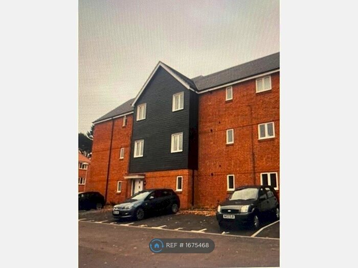 1 Bedroom Flat To Rent In Northolt Close, Farnborough, GU14