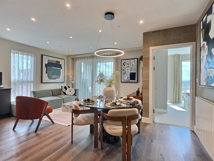 2 Bedroom Apartment For Sale In Pegler Square, Blackheath, London, SE3