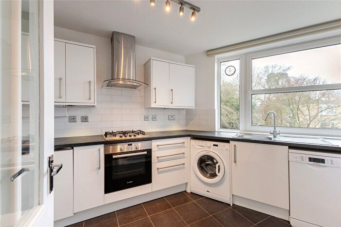 2 Bedroom Flat To Rent In Heathside, Weybridge, Surrey, KT13