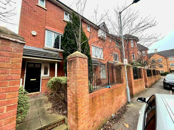 4 Bedroom Town House To Rent In New Barns Avenue, Chorlton, M21
