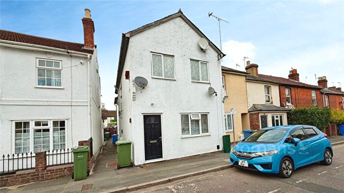 1 Bedroom Maisonette For Sale In Elms Road, Aldershot, Hampshire, GU11