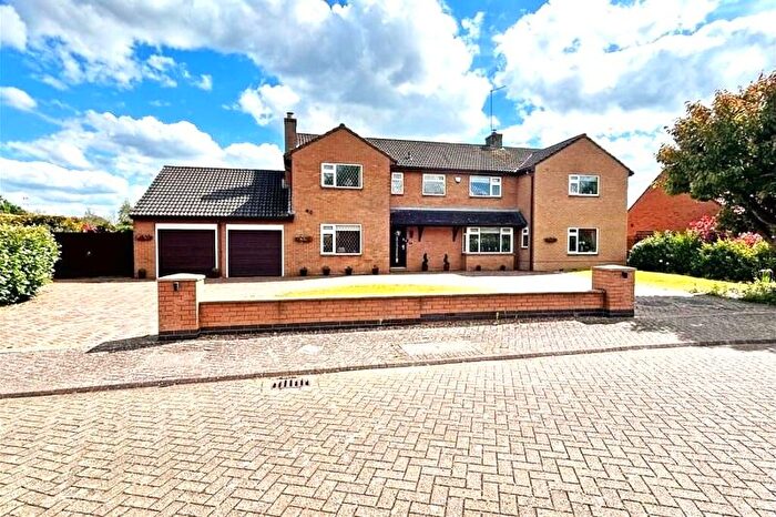 5 Bedroom Detached House To Rent In Elmbank Avenue, Barnet, EN5