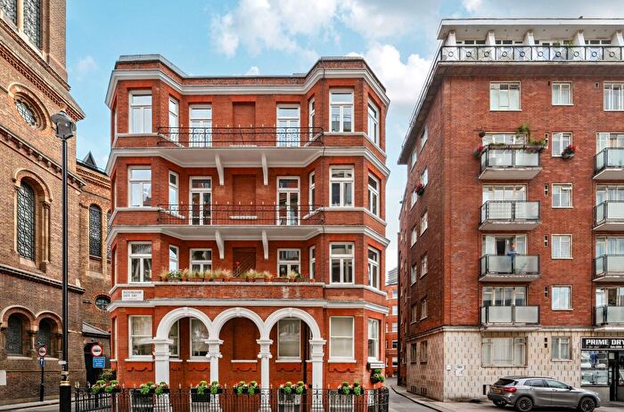 2 Bedroom Flat For Sale In Buckingham Gate, London, SW1E