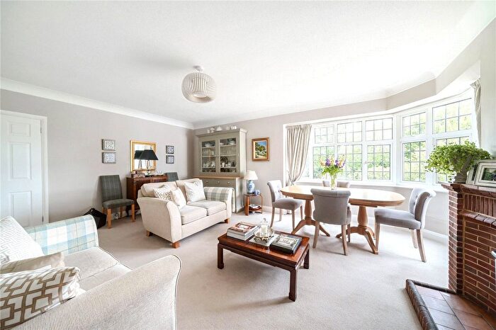 3 Bedroom Flat To Rent In Watts Road, Thames Ditton, KT7