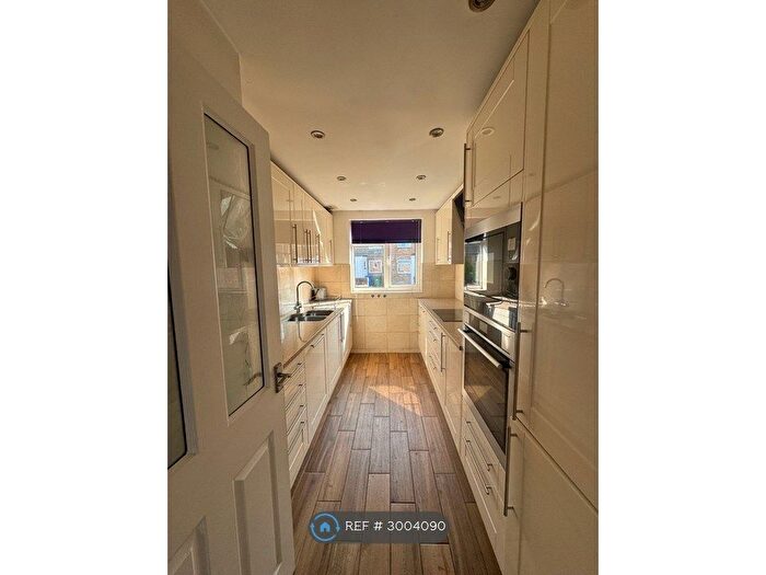 2 Bedroom Bungalow To Rent In Underwood, Bracknell, RG12